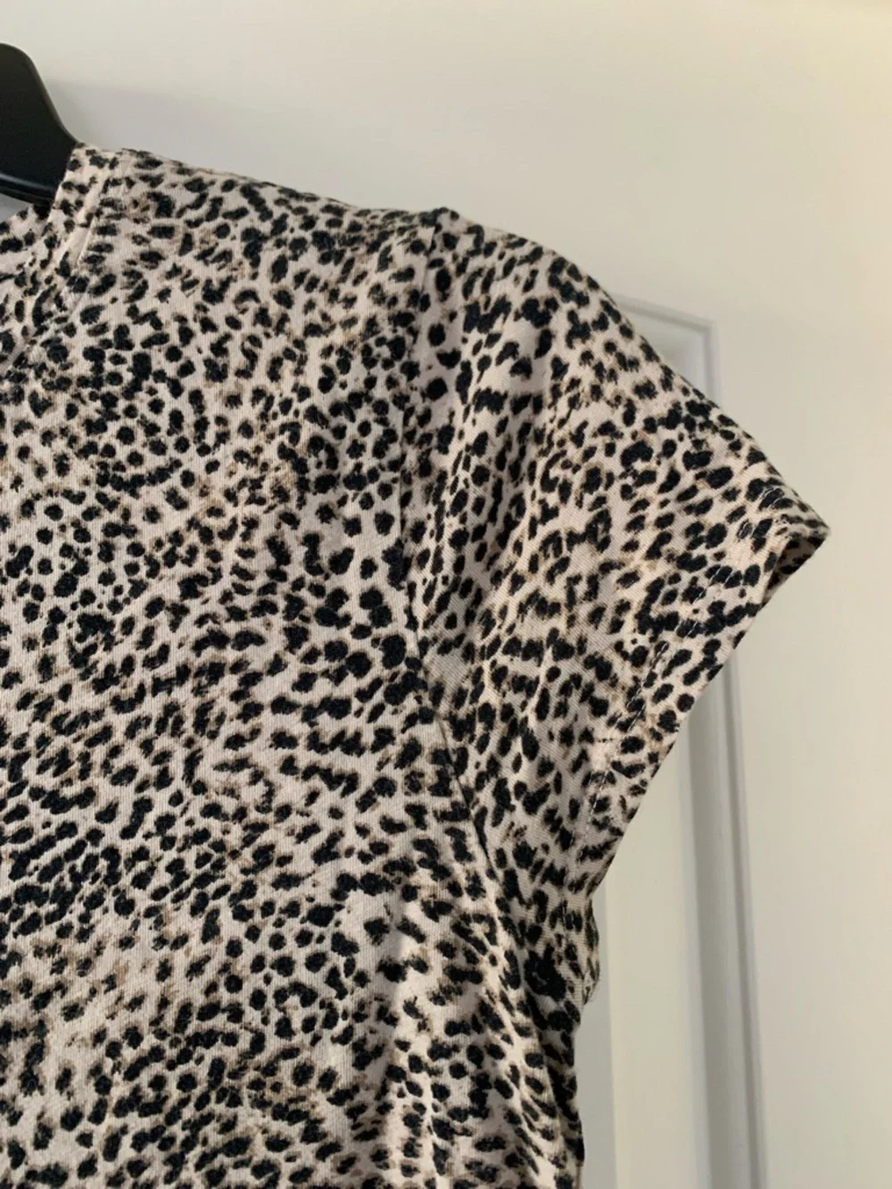 Athleta Women's Short Sleeve Cream and Black Cotton Leopard Print Top Small - Picture 3 of 9